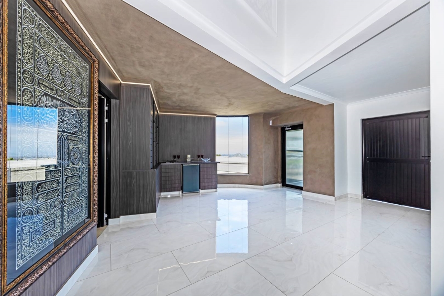 8 Bedroom Property for Sale in Plattekloof Western Cape